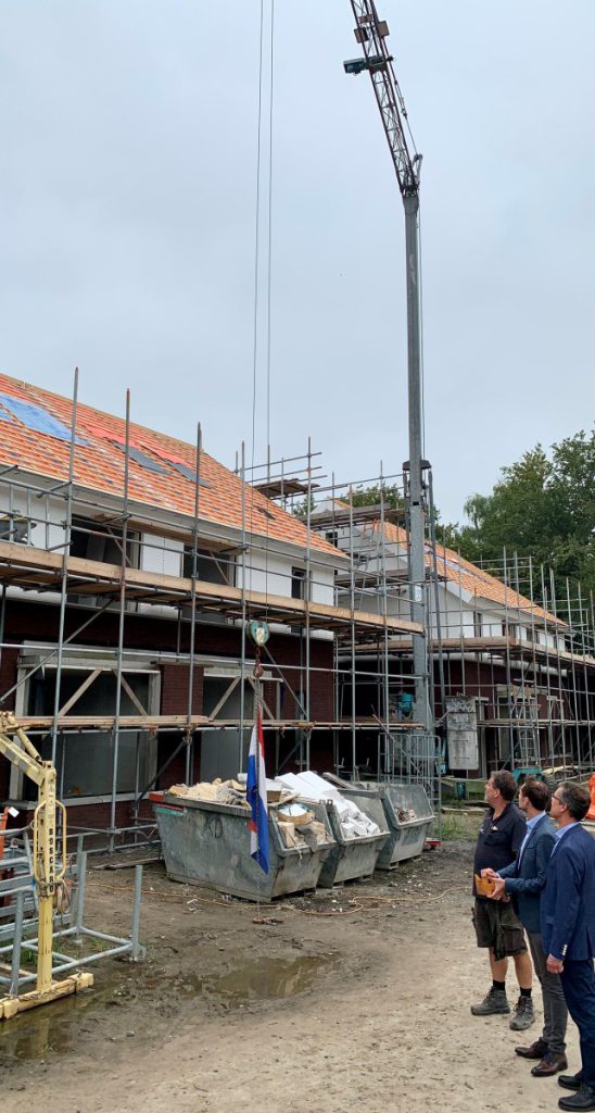 Foto vlag in top wethouder Bots Kerkeind Dommelen