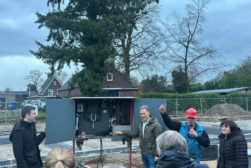 Foto wethouder bij start bouw Riethoven