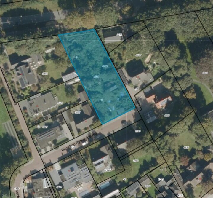 Luchtfoto Bis Rythoviusweg met perceel uitgelicht